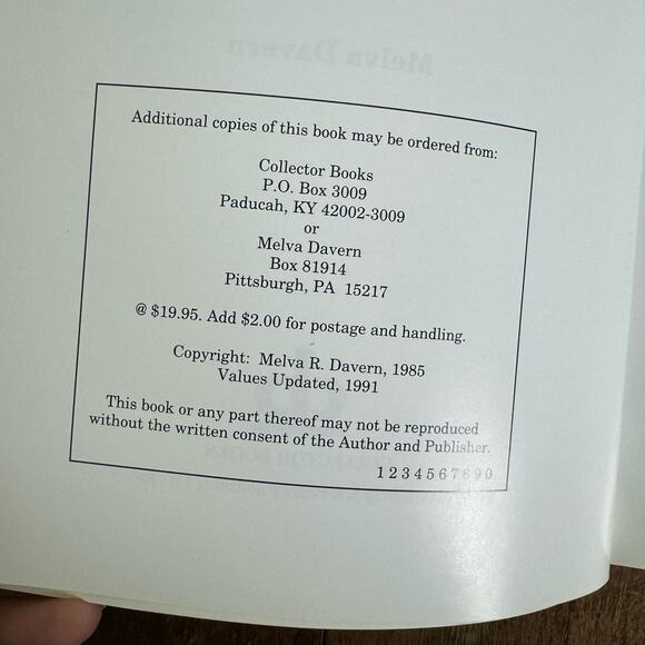 Collector's Encyclopedia of Salt and Pepper Shakers by Melva Davern Revised 1991 - Picture 2 of 10